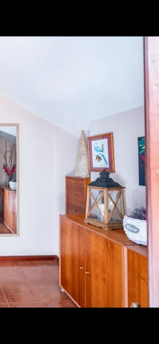 Comoda in legno e tessuto con cassetti per armadio