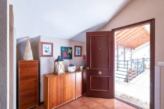 Comoda in legno e tessuto con cassetti per armadio