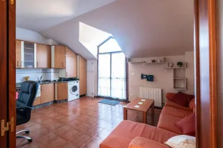 Comoda in legno e tessuto con cassetti per armadio