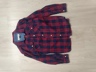 Camisa de cuadros azul y roja