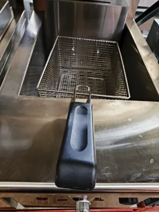 FREIDORA A GAS BUTANO DE 18 L DE CAP TOTAL