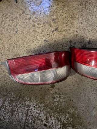 Pilotos Traseros Citroën Saxo. Están perfectos