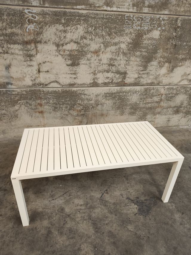 Mesa de exterior Culip de aluminio con acabado blanco 220 x 100 cm