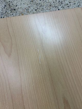 Mesa de madera clara