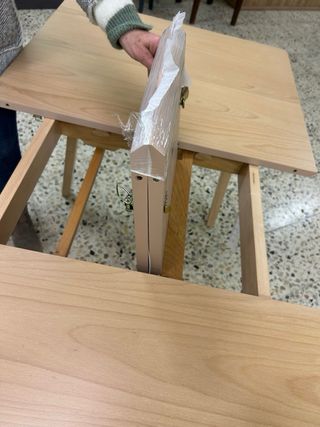 Mesa de madera clara