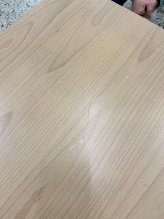 Mesa de madera clara