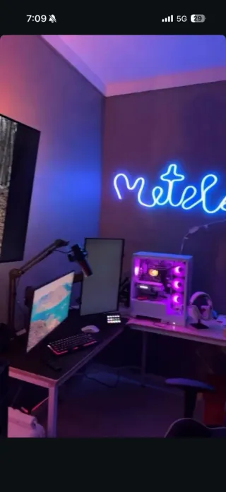 se vende set up  monitores 240hz marca aoc 0,5ms d