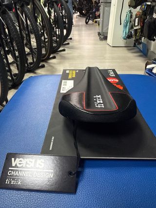 Sillín MTB Fi'zi:k Tundra M5 Manganeso