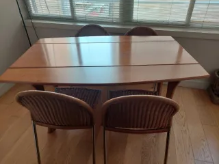 Pack de mesa comedor extensible + 4 sillas