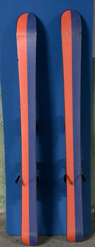 Esquís infantiles 125 cm con fijaciones