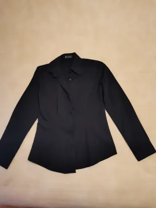 Camisa negra entallada