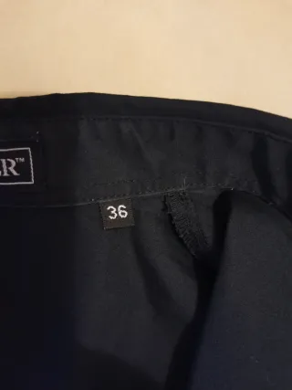 Camisa negra entallada