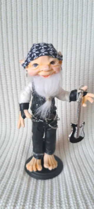 Duendecillo rockero artesanal guitarra