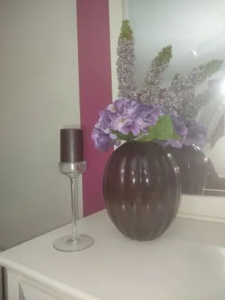 Vaso di vetro viola con portacandele trasparente