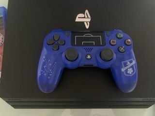 Consola PS4 Pro 1TB + 1 Mando + 8 juego.