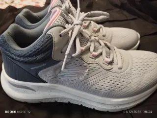 Zapatillas Skechers Gris y Rosa Impermeables