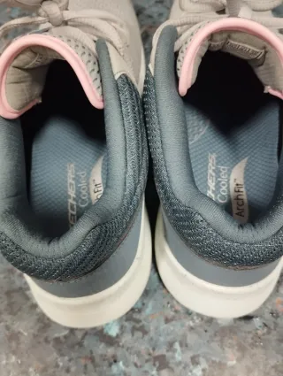 Zapatillas Skechers Gris y Rosa Impermeables