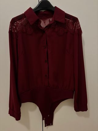 Body burdeos con encaje