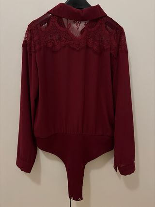Body burdeos con encaje