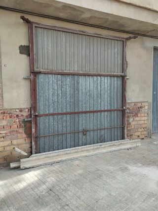 Puerta de garaje metálica