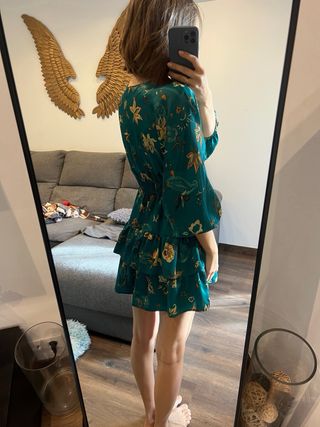 Vestido verde con estampado floral