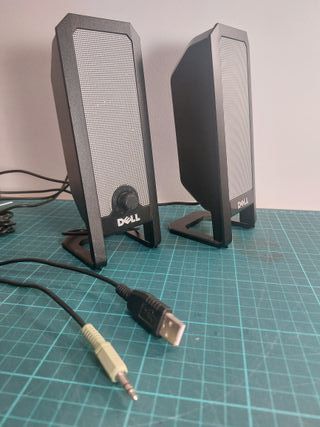 Altavoces Dell PC Negros y Plateados