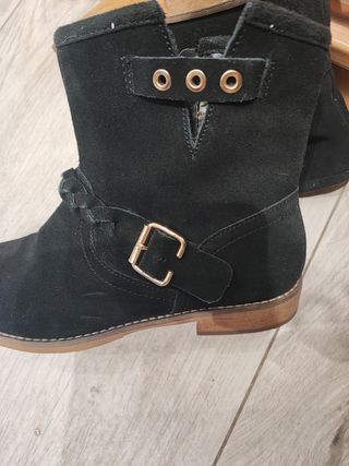 Botines ante Skechers negros