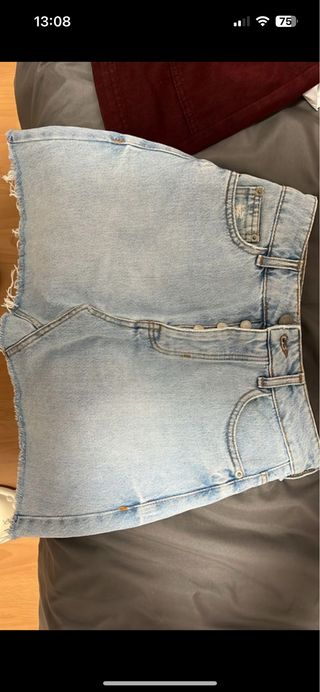 Falda vaquera desgastada