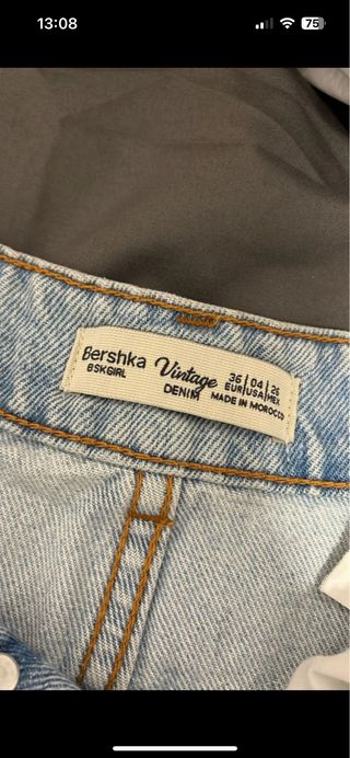 Falda vaquera desgastada