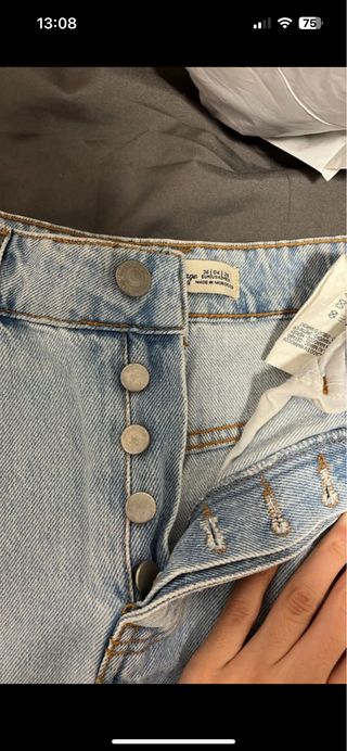 Falda vaquera desgastada