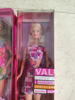 Lote di 4 Bambole Barbie e Accessori