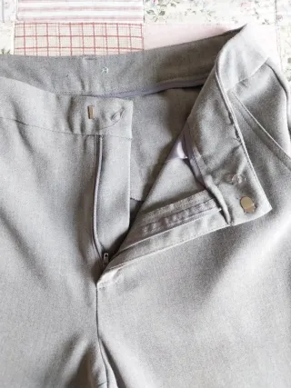 Pantalón Stradivarius Talla M Gris