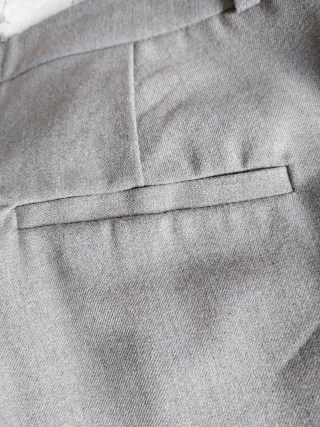 Pantalón Stradivarius Talla M Gris