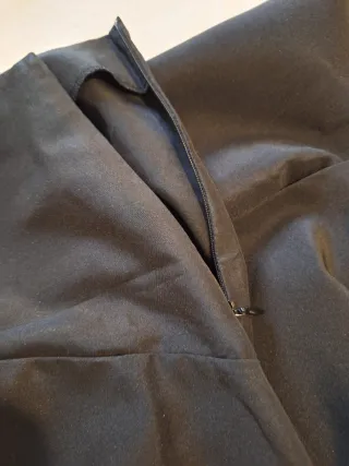 Falda fiesta negra asimétrica.