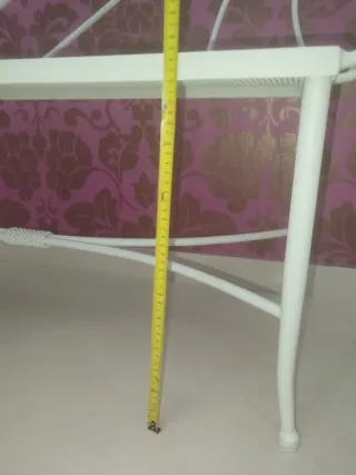 Diván metálico blanco