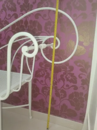 Diván metálico blanco