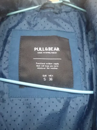 Parka chubasquero Pull&Bear azul