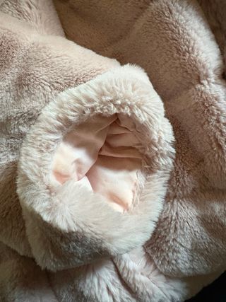 Cappotto pellicciato rosa con cappuccio