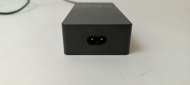 Microsoft Surface Dock 2 + Cargador Oficial