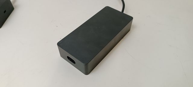 Microsoft Surface Dock 2 + Cargador Oficial