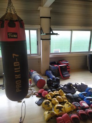 Saco boxeo, guantes, cascos y accesorios