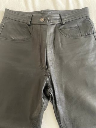 Pantalón motera Askara de cuero negro