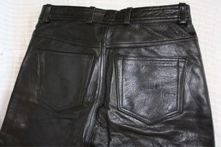Pantalón motera Askara de cuero negro
