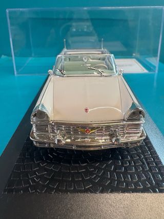 ZIL 111-V Escala 1:43 Nuevo