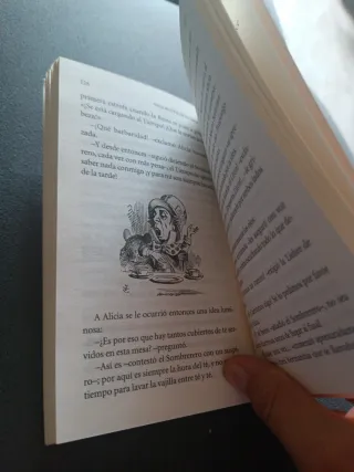 Alicia en el País de las Maravillas (Spanish Ed...