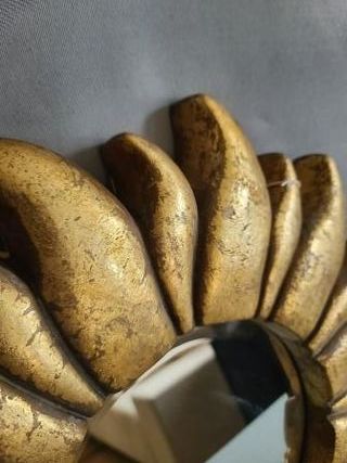 Specchio solare con fiamme dorate dipinte a mano