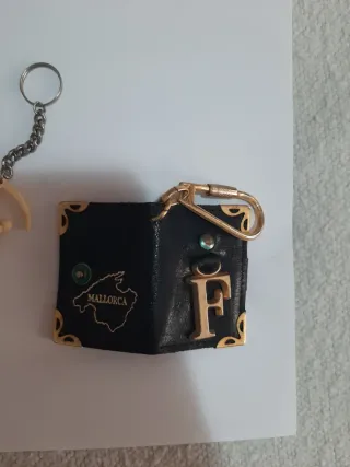 Lote 5 llaveros: Woody, Capitán América, esqueleto