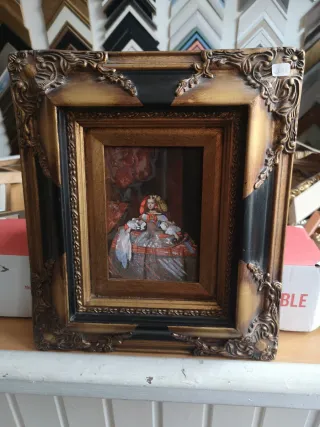 Cuadro Clásico Menina Dorado y Negro