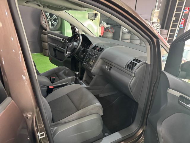 VOLKSWAGEN Touran 1.6 TDI Advance Bluemotion Tech