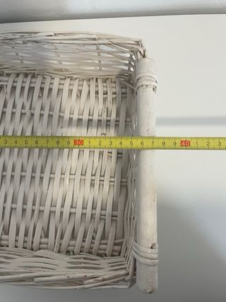 Cesta blanca de mimbre con asas 37×26×8 buen estad